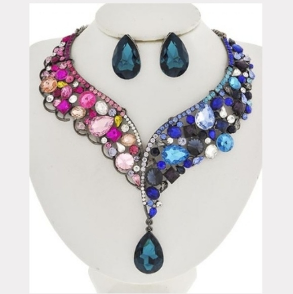 Jewelry - 🆕Necklace & Earring Set